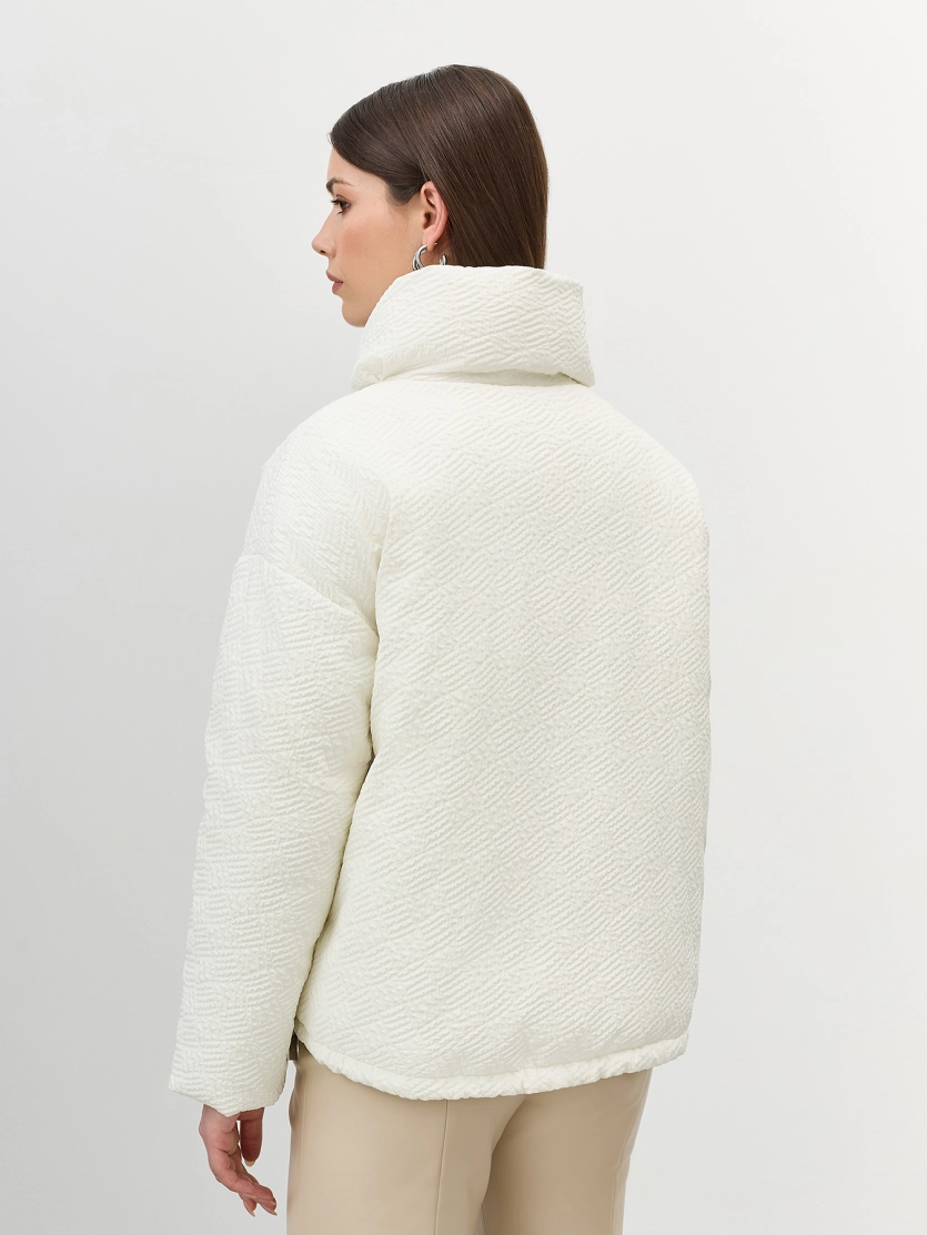 Объемная куртка из фактурной ткани
