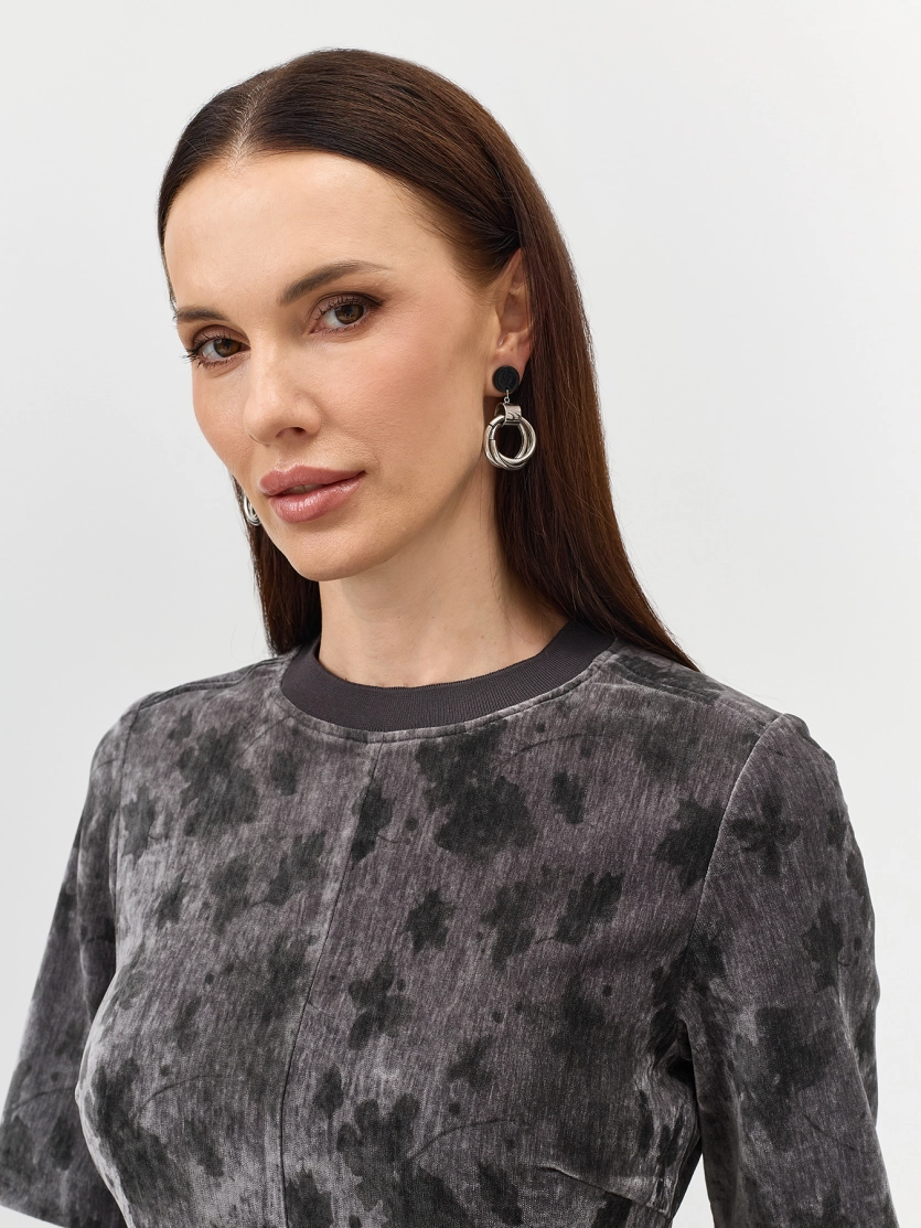 Велюровое платье с принтом