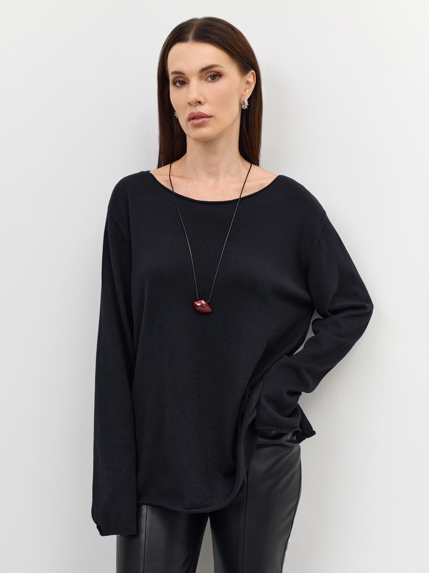 Свободный джемпер с разрезами на рукавах