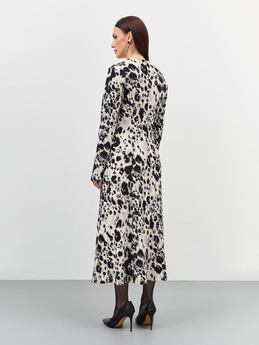 Платье с монохромным принтом
