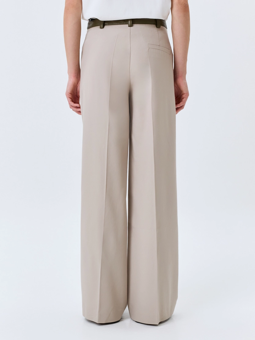 Широкие брюки с контрастным поясом