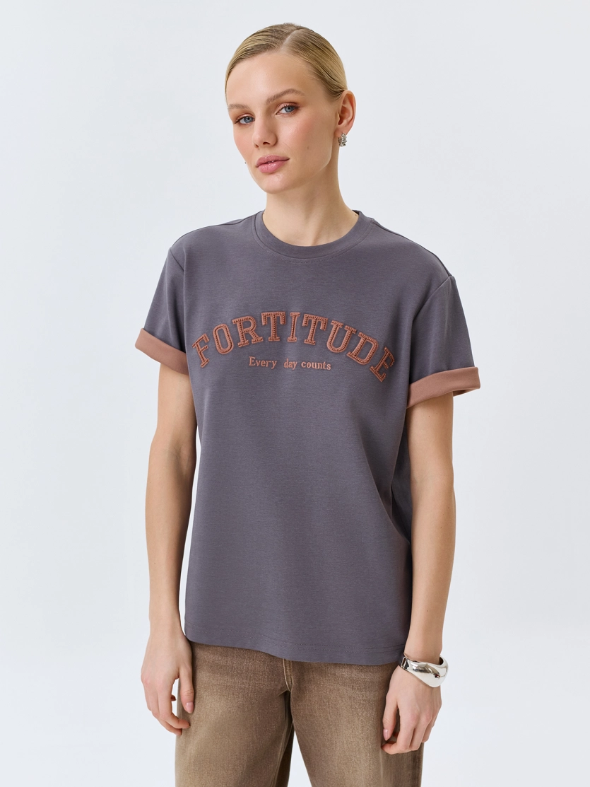 Прямая футболка в стиле "College"