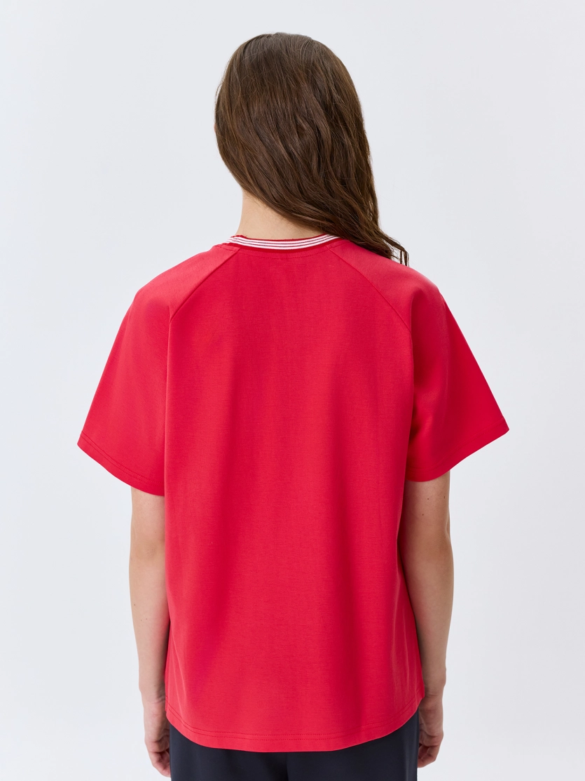 Яркая футболка из 100% хлопка