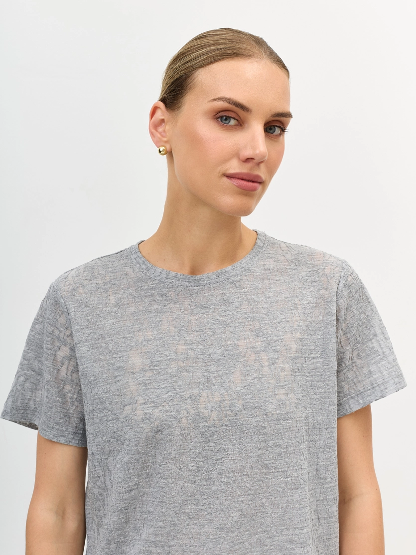 Футболка из фактурного трикотажа