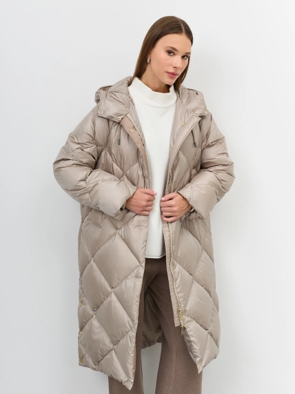 Пуховое пальто из фактурной ткани 