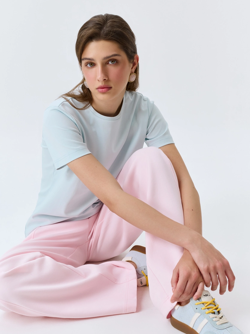 Базовая яркая футболка