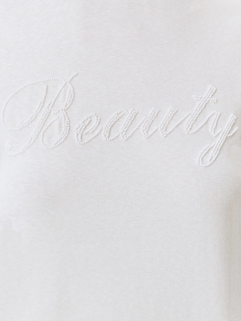 Футболка с вышивкой 