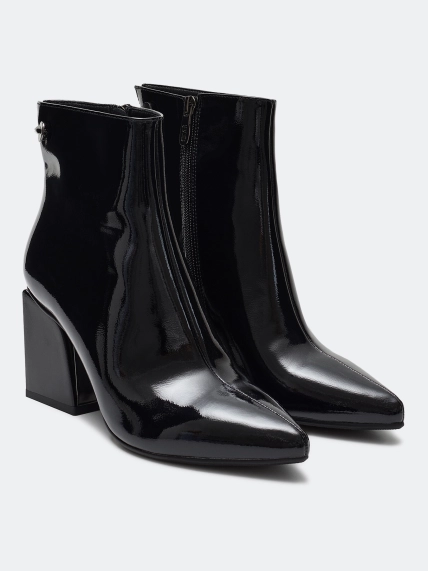 Ботильоны из лаковой кожи