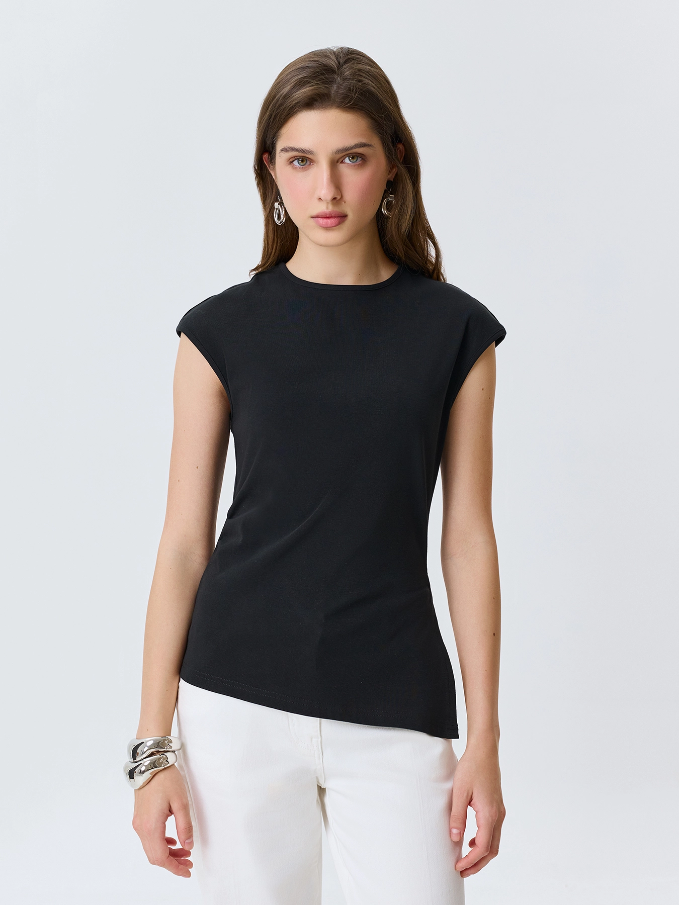 Асимметричный топ с высоким разрезом SAVAGE