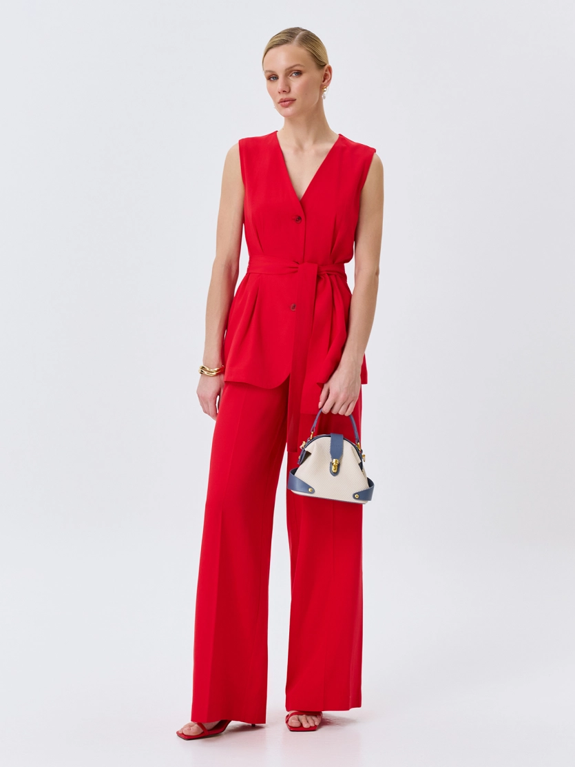 Яркие брюки из района