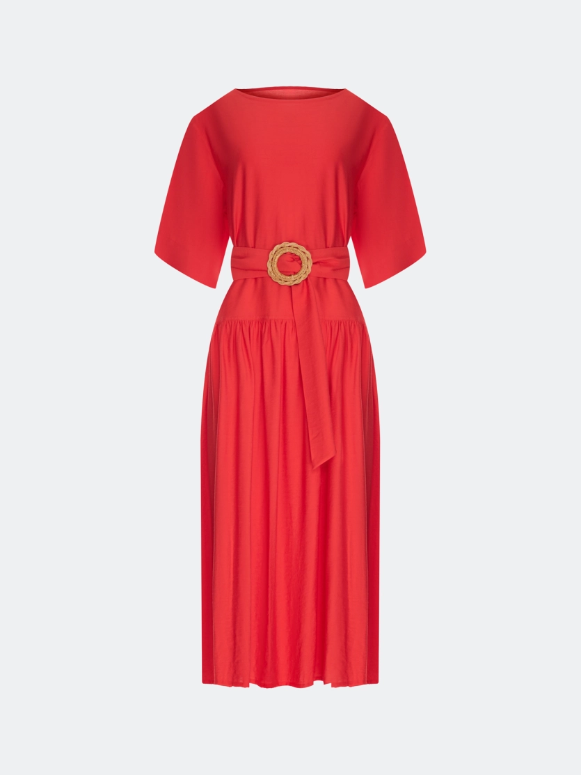 Платье из тенселя с акцентным поясом