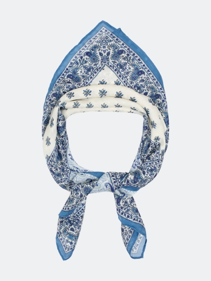 Яркий шейный платок с этническим принтом