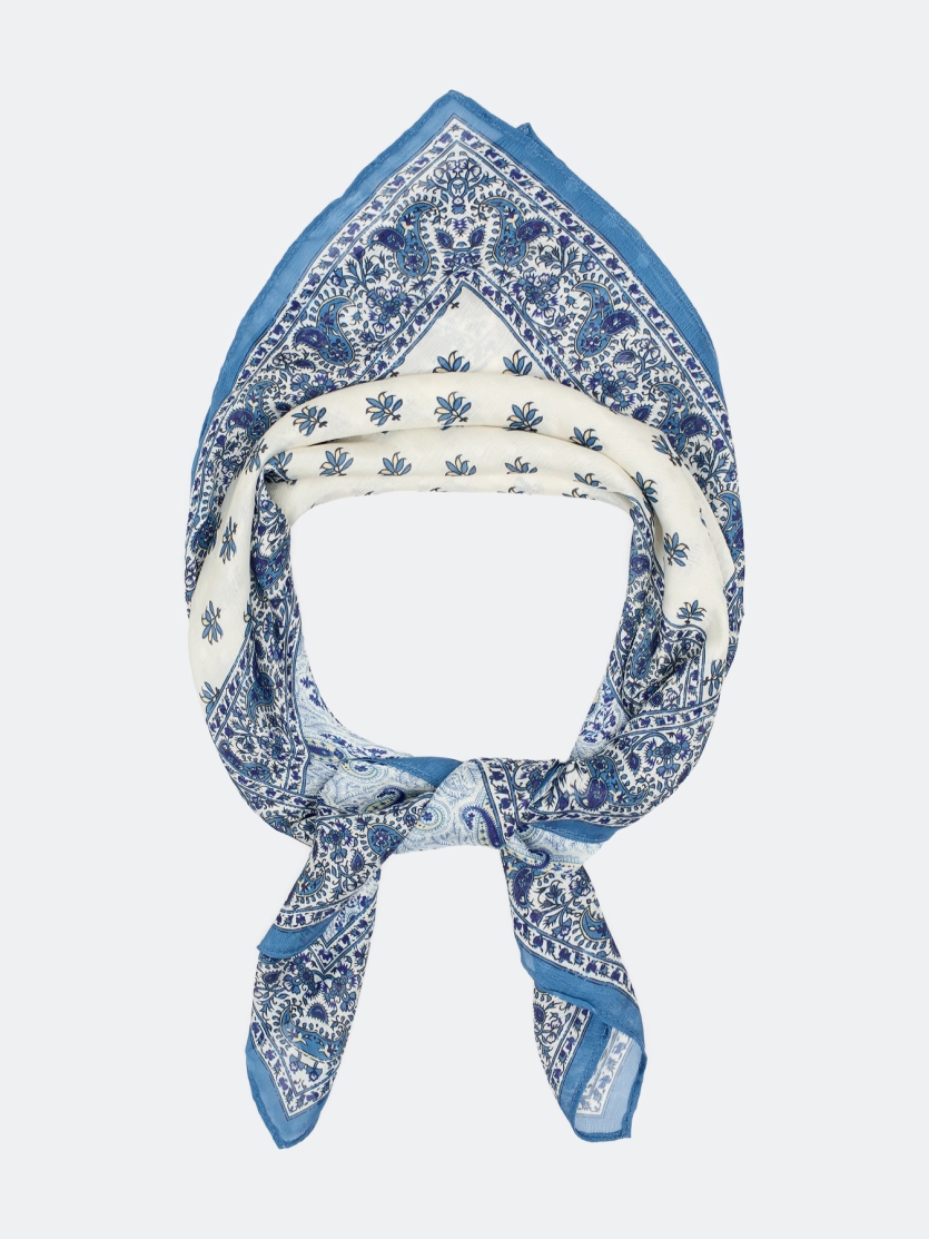 Яркий шейный платок с этническим принтом