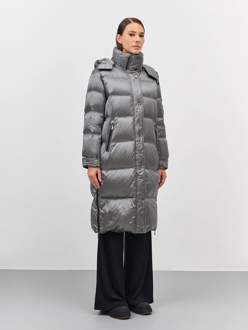Теплый пуховик с блеском