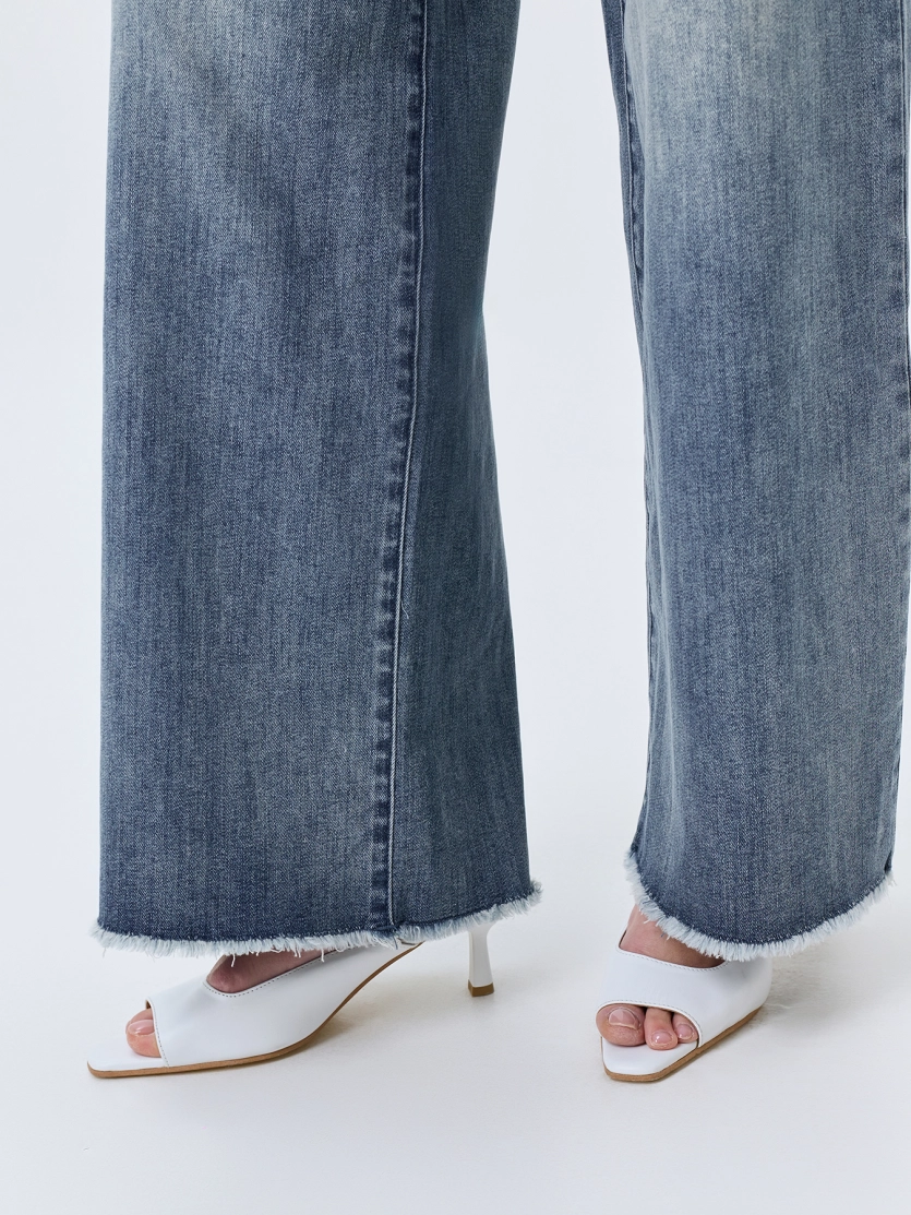 Широкие джинсы в стиле "Бохо"