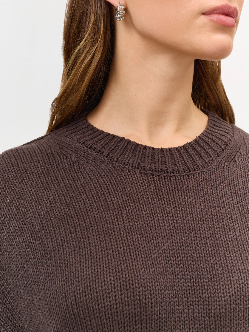 Свободный укороченный свитер