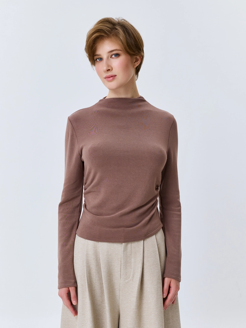Базовый лонгслив с драпировкой