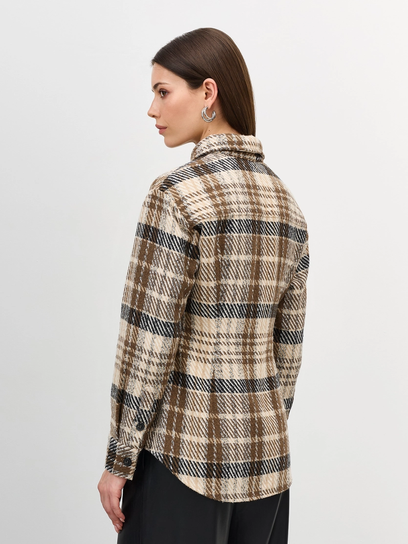 Приталенная рубашка в клетку