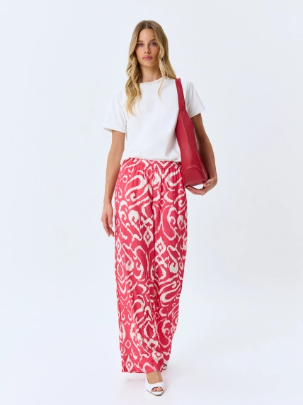 Яркие брюки с этническим принтом
