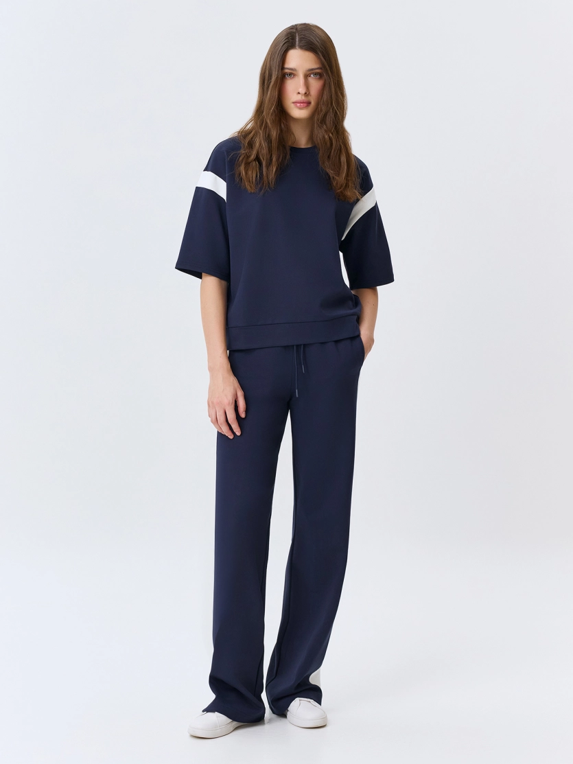 Брюки с контрастными лампасами