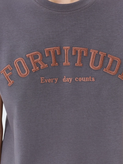 Прямая футболка в стиле "College"