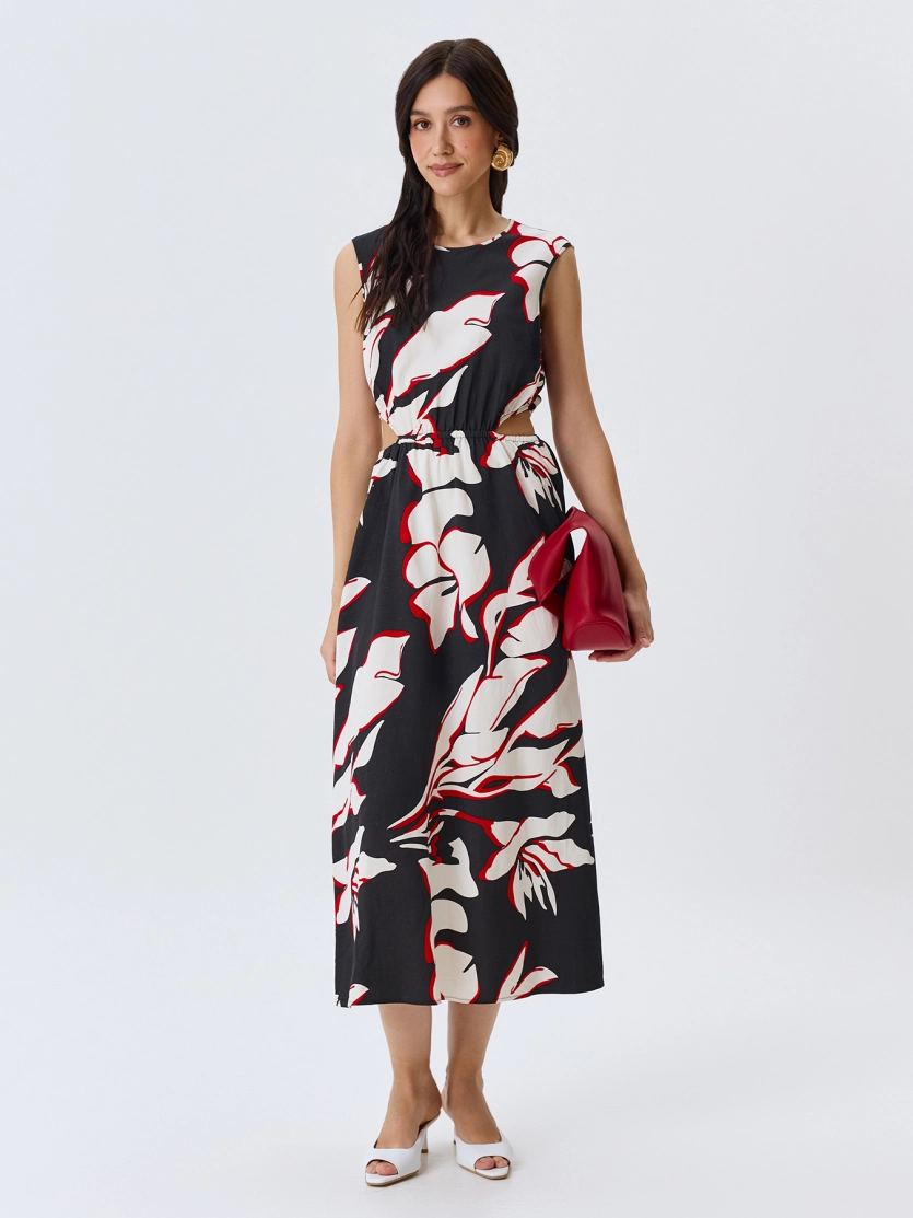 Платье с акцентными вырезами 