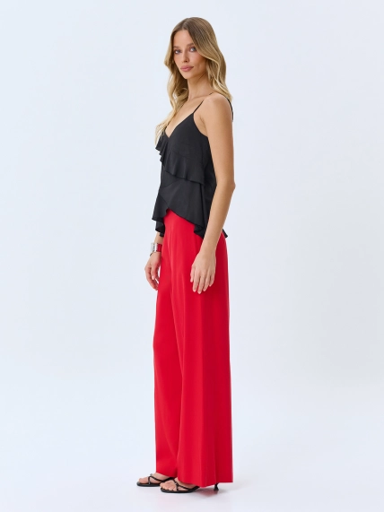 Топ с асимметричными воланами