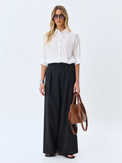 Широкие брюки с акцентным поясом