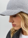 Вязаная кепка с козырьком 