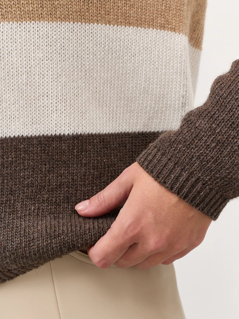 Тонкий джемпер в контрастную полоску