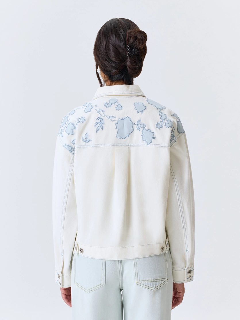 Джинсовый жакет с цветочным принтом