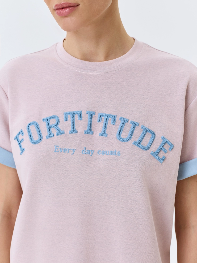 Прямая футболка в стиле "College"