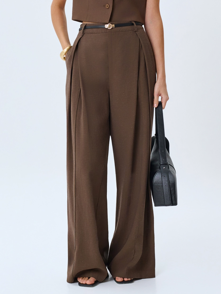 Широкие брюки с акцентными складками