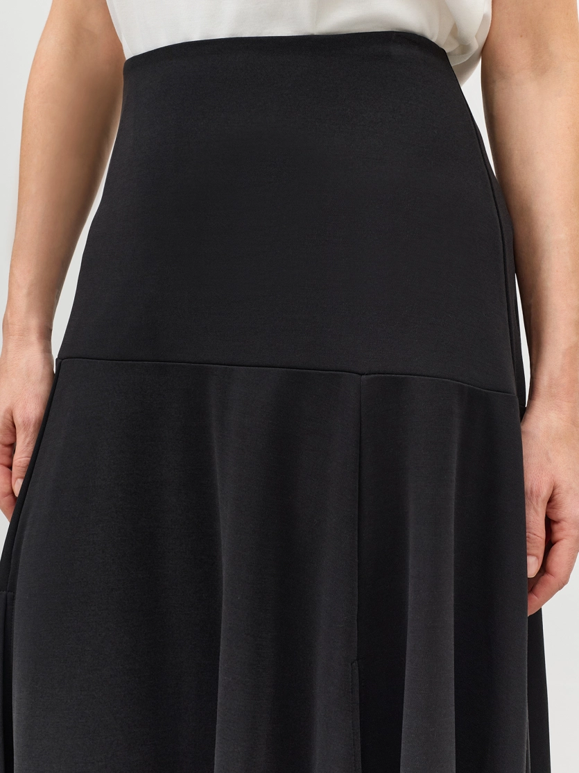 Летящая юбка с разрезами