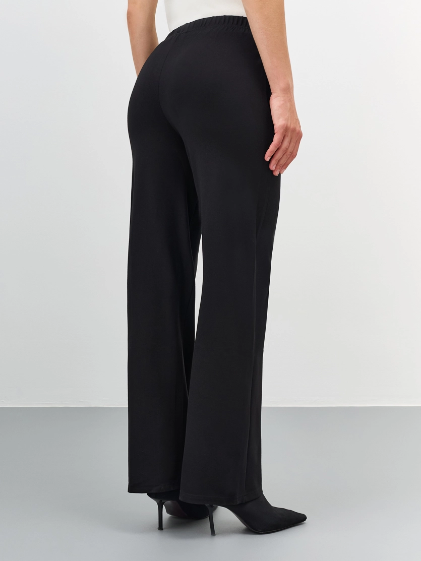 Трикотажные брюки с мягкими стрелками