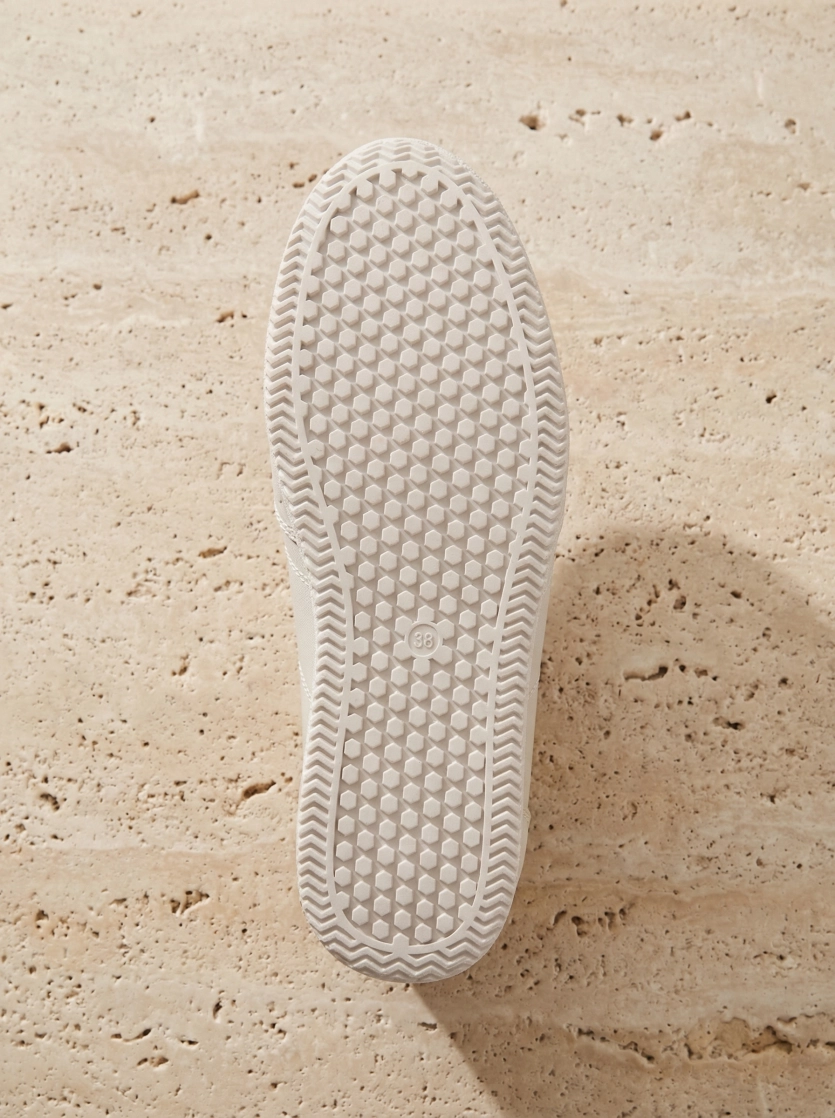 Легкие кроссовки из натуральной кожи