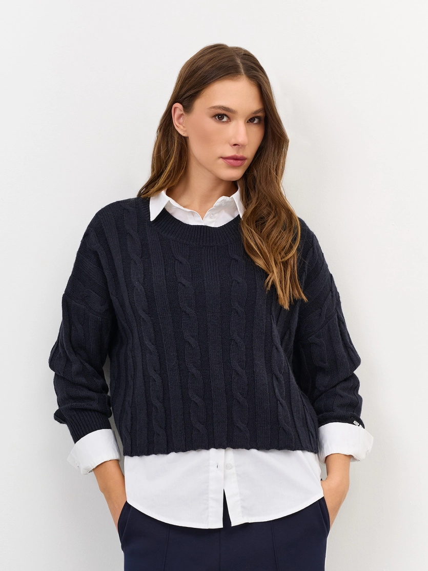 Укороченный джемпер с косами