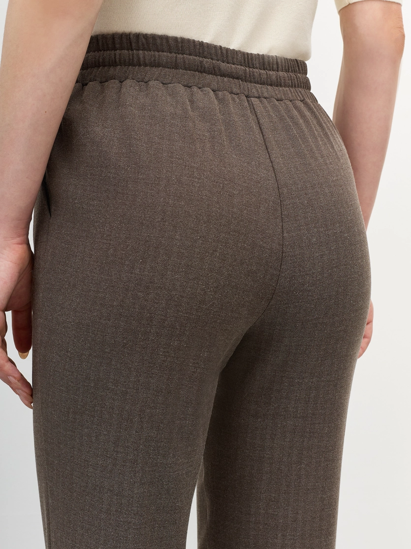 Комфортные брюки на широком поясе