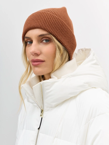 Яркая шапка бини с шерстью