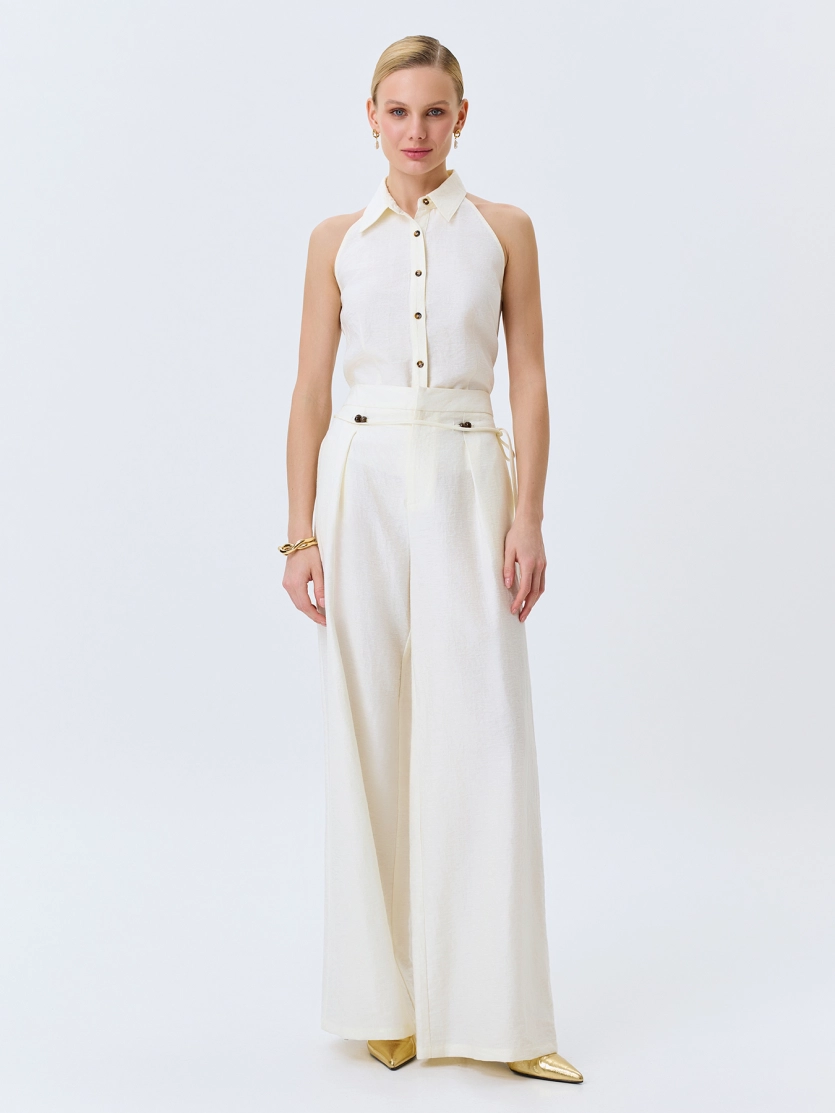 Широкие брюки с акцентным поясом