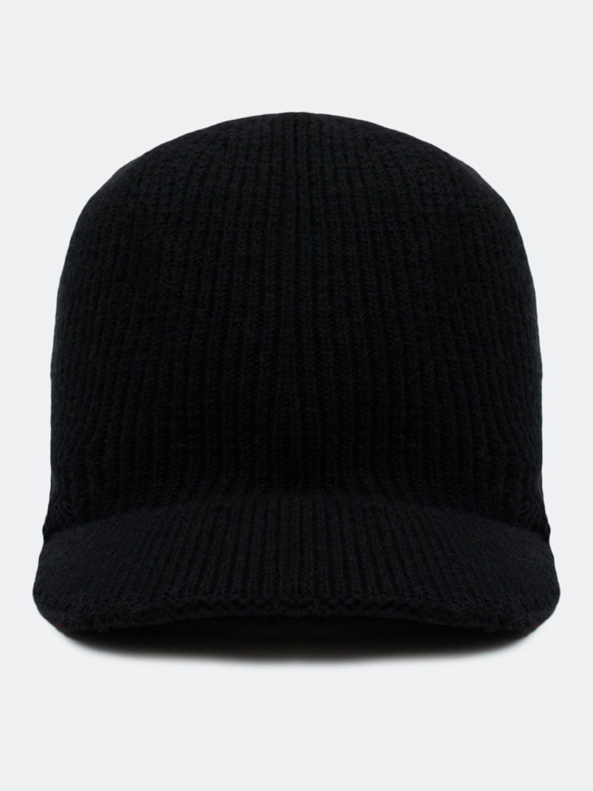 Вязаная кепка с козырьком 