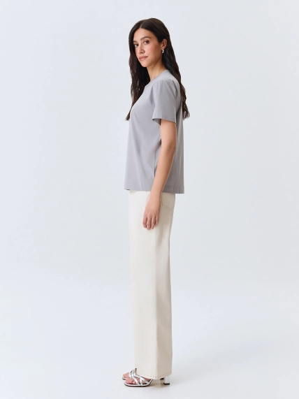 Футболка из хлопка с вышивкой в цвет