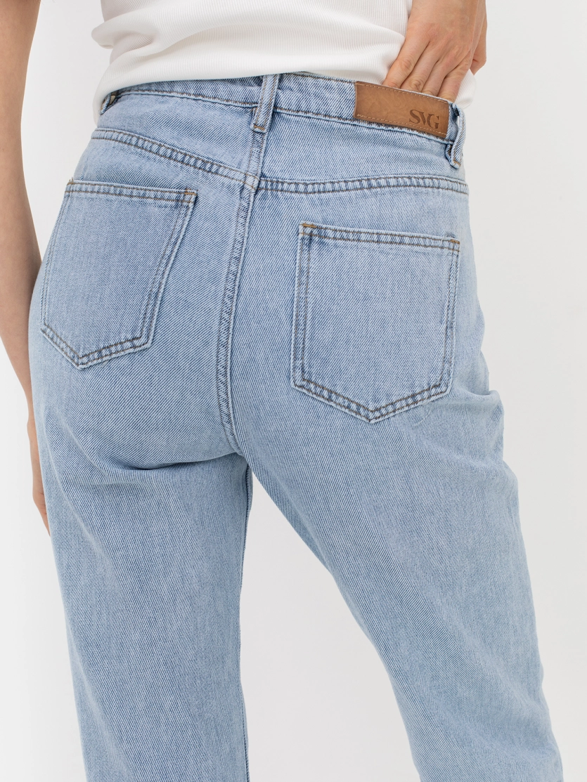 Классические джинсы из светлого денима