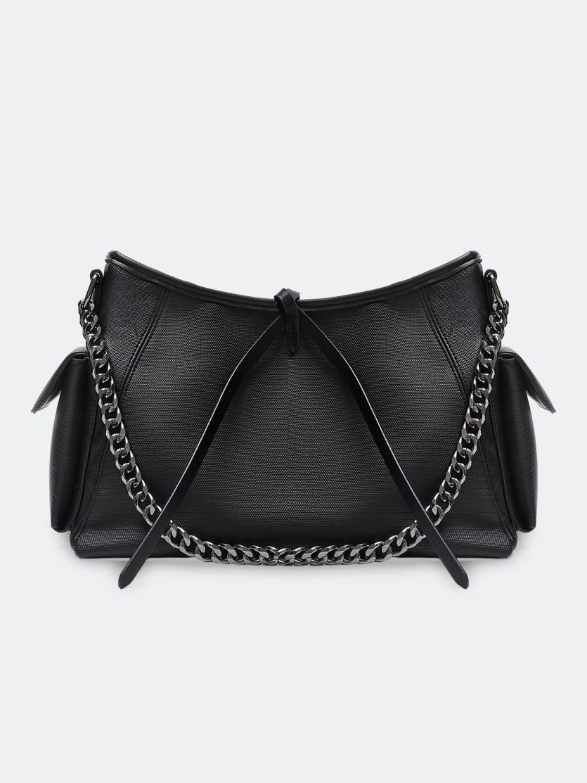 Сумка с акцентной цепочкой и накладными карманами