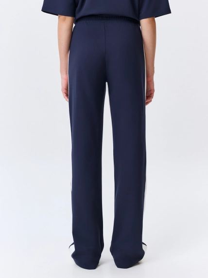 Брюки с контрастными лампасами