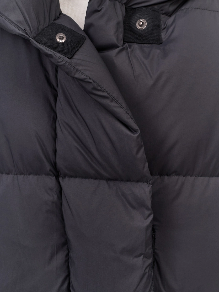 Легкий короткий пуховик