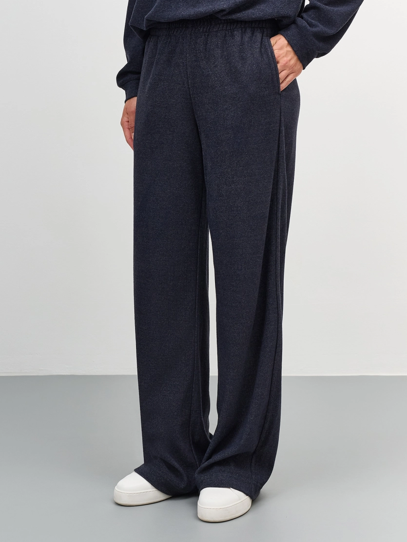 Брюки из фактурного трикотажа