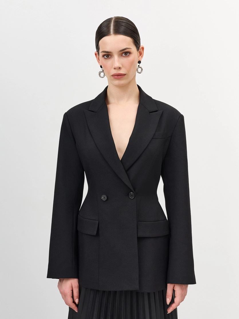 Приталенный двубортный блейзер 