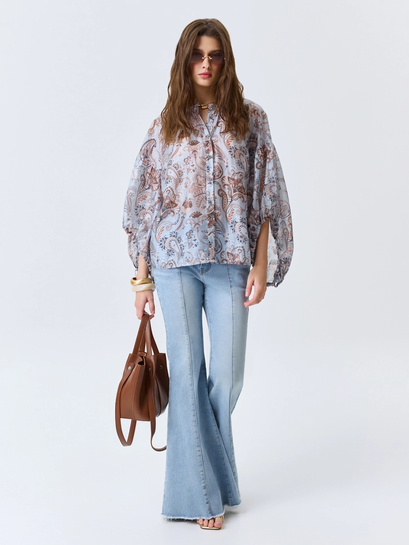 Джинсы клёш с акцентными стрелками