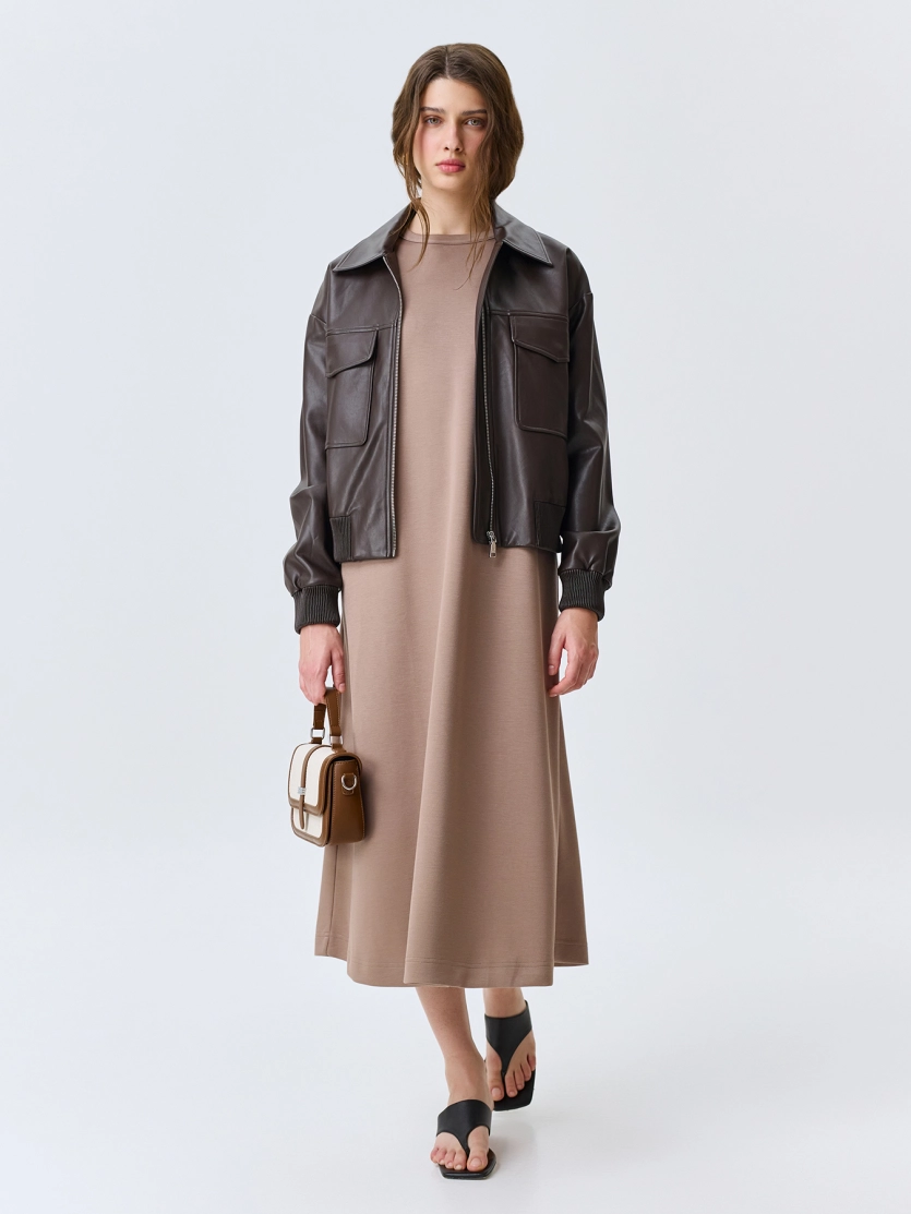 Бомбер из эко кожи с накладными карманами